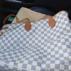 Louis Vuitton Purse (BRAND NEW)